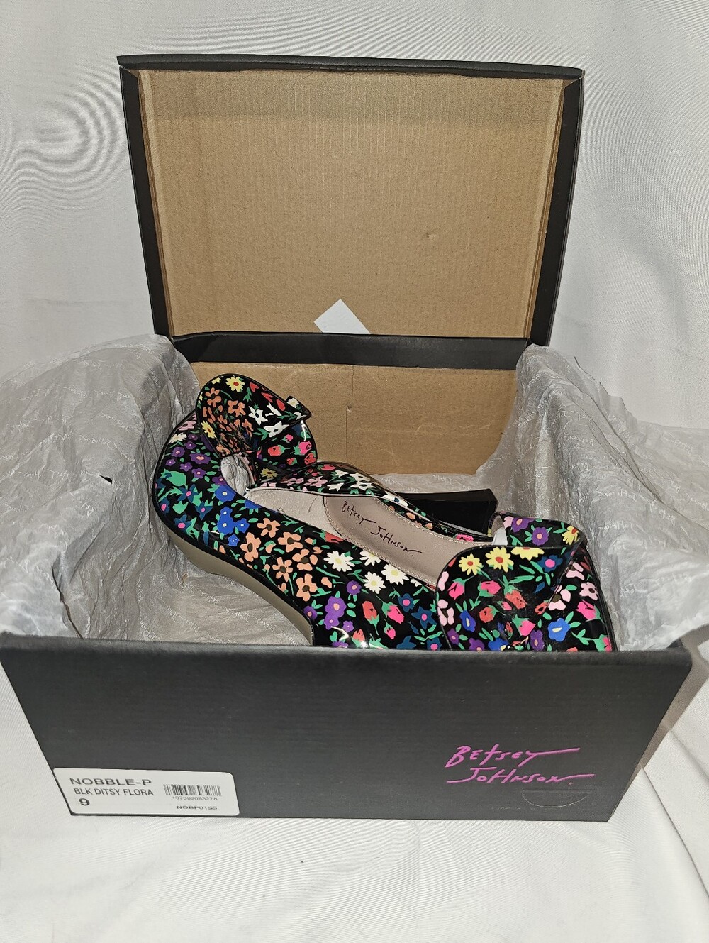 Betsey Johnson Women's Floral Black Heels Ditsy Flora Size 9 Never Worn - Picture 13 of 16